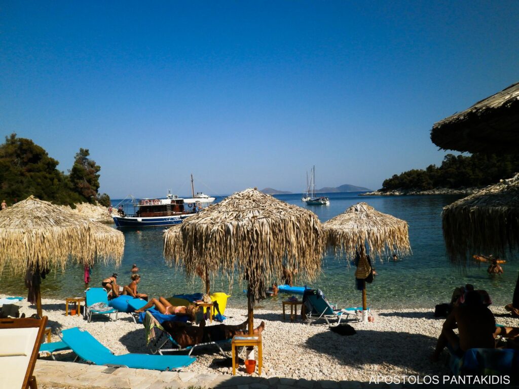 Leftos Gialos beach