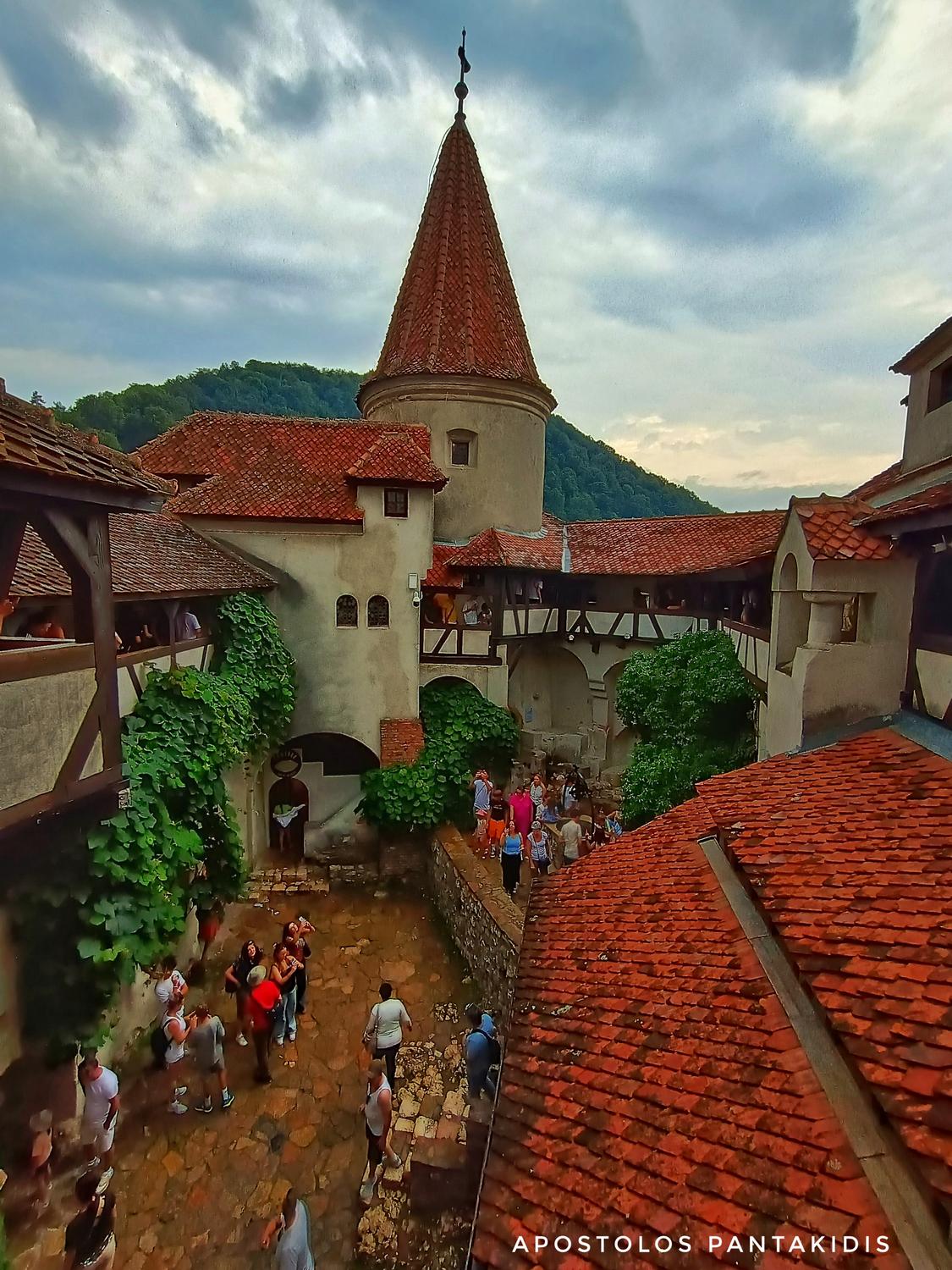 Read more about the article Bucharest & Carpathian Mountains: Travel Guide with Attractions, History and Nature